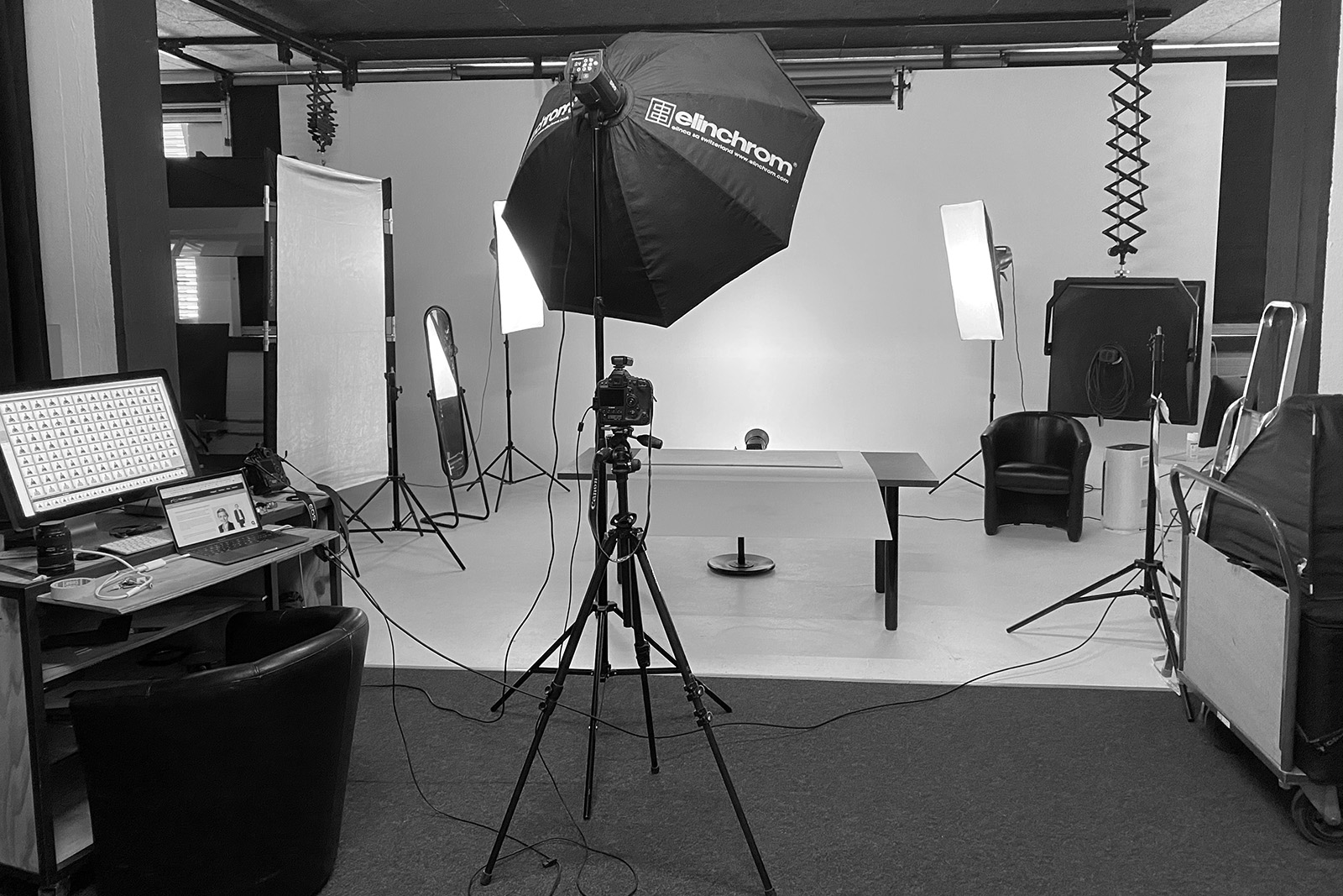 Fotostudio Luzern – Making-of Fotostudio Luzern von Roman Beer Fotografie mit Blitzanlage und Hintergrund