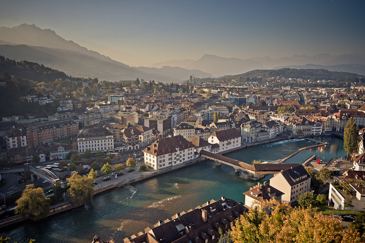 Stadt Luzern von oben Stadt Luzern von oben – Kulisse für Outdoor-Bewerbungsfotos