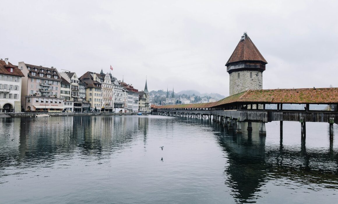 Kapellbrücke und Wasserturm in Luzern – Anfahrt zum Fotostudio für Bewerbungsfotos